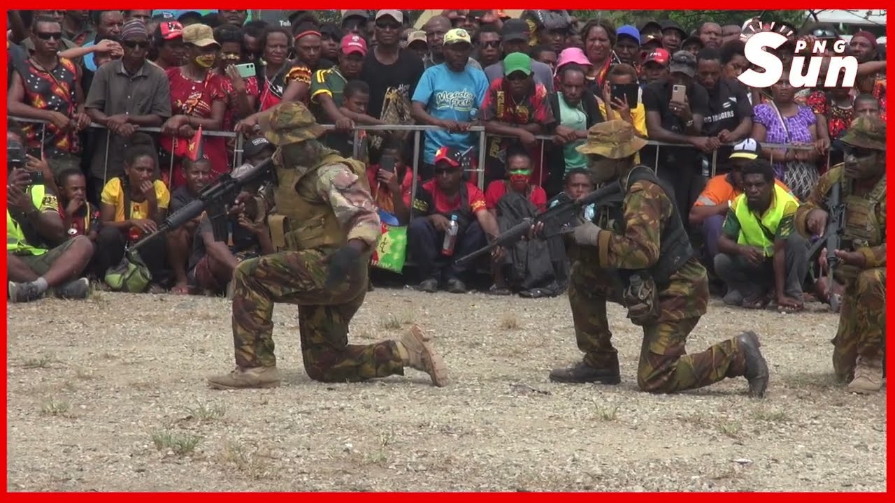 Mock battle:PNG Defence Force members showcasing how they execute their combat drills@pngsun8958