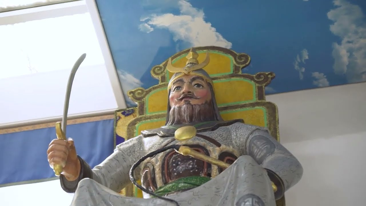 Первый шаманский храм в России: как он устроен, и кто в нем «живет»