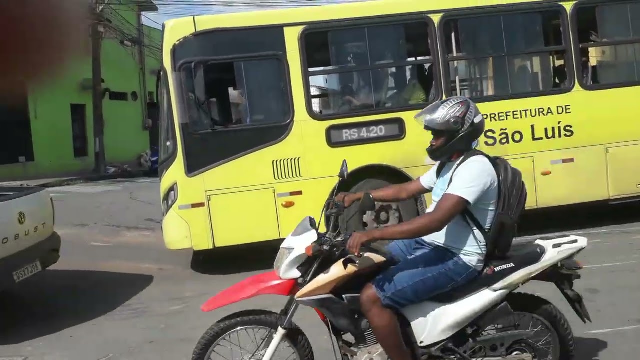 Pequena movimentação na rua Frei caneca