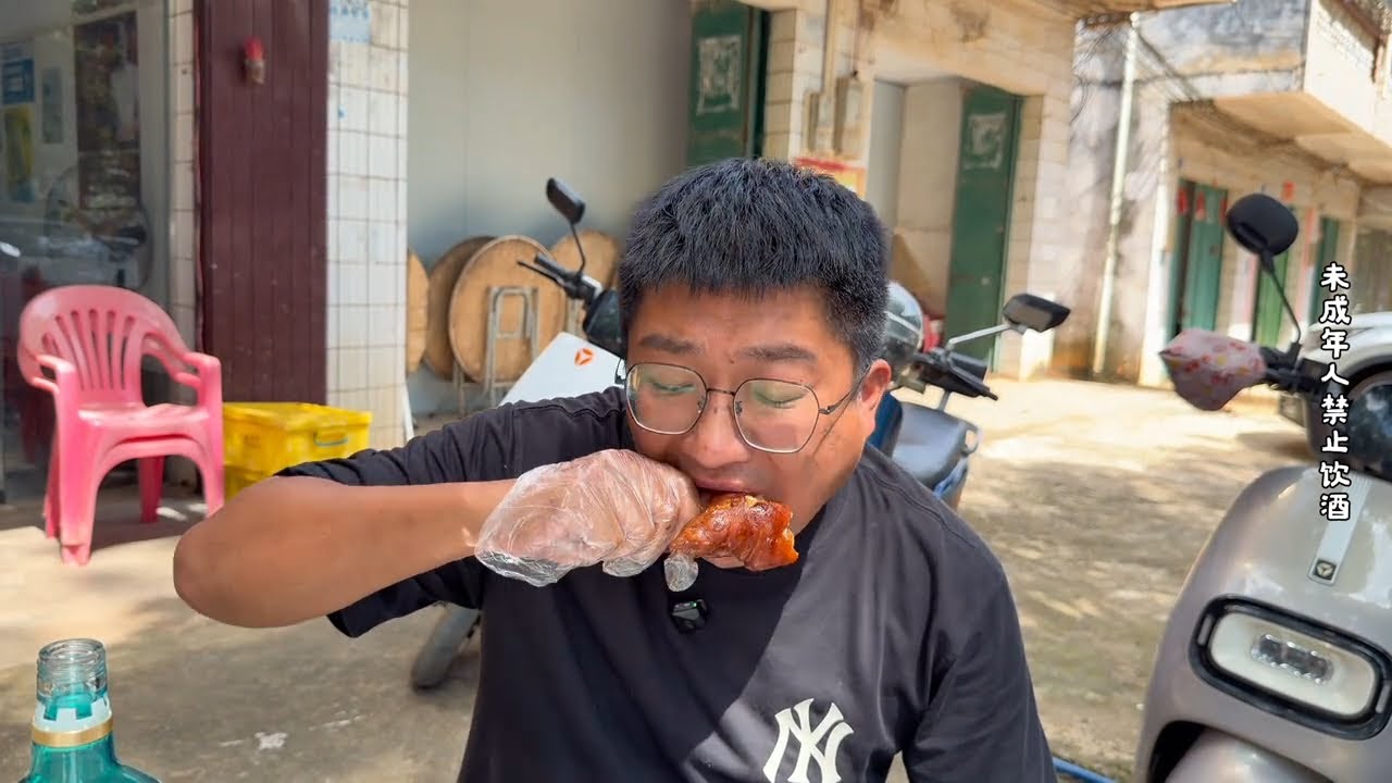 Where did Mr Mai go to eat on YT , Best food on da