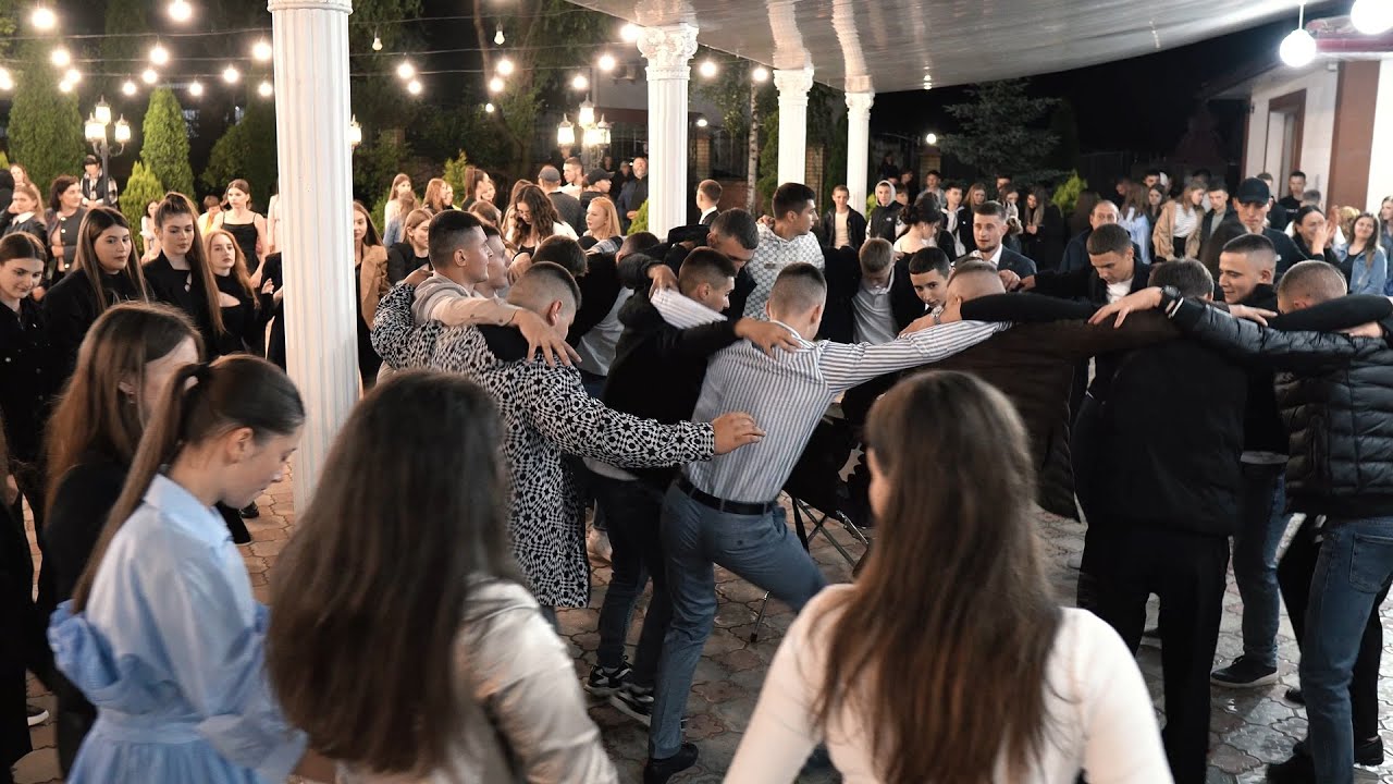 Strigaturi si veselie la Balul de Absolvire