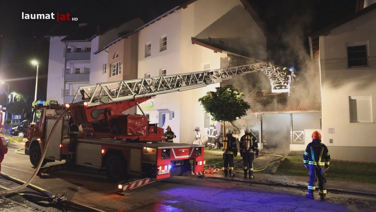 Großeinsatz in Kirchdorf an der Krems - Müllinselbrand greift auf zwei Mehrparteienwohnhäuser über