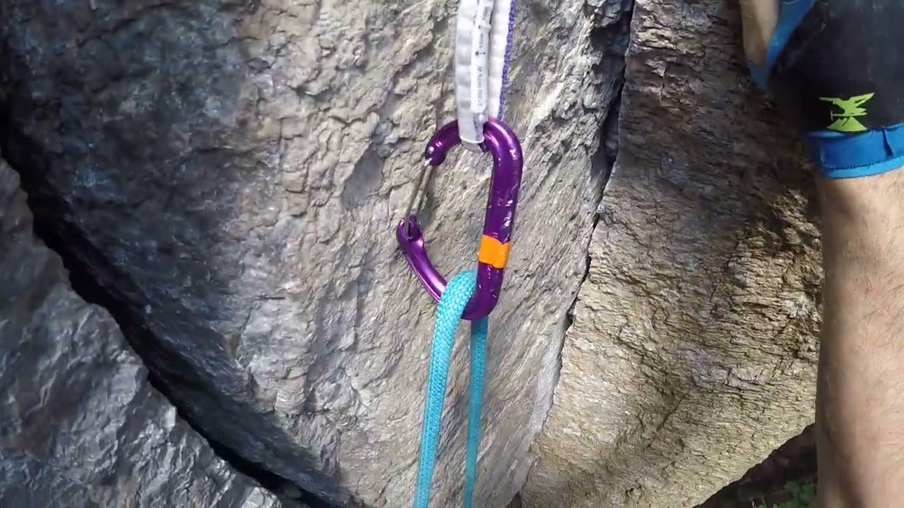 Climbing Cochise (5c) in Valle dell'Orco (falesia Dado) - Italy