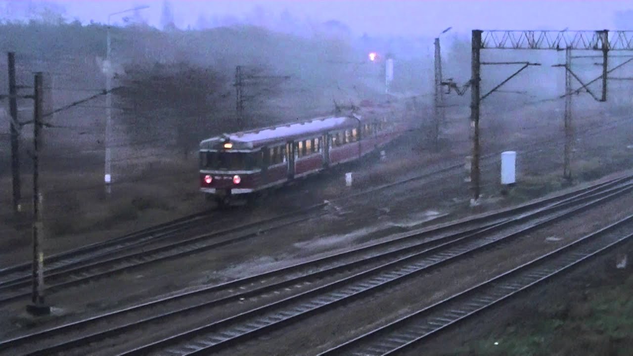 EN57-1074 z pociągiem Regio 