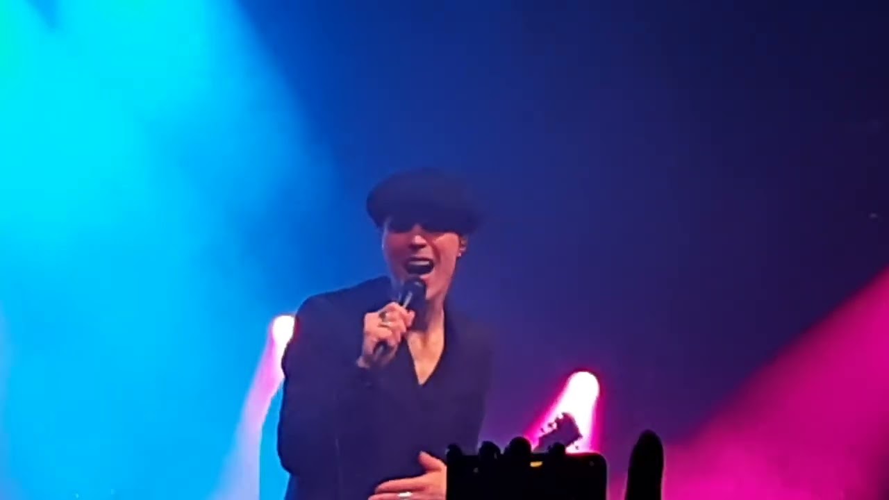 VV - Neon Noir (Tavastia Helsinki 2023)