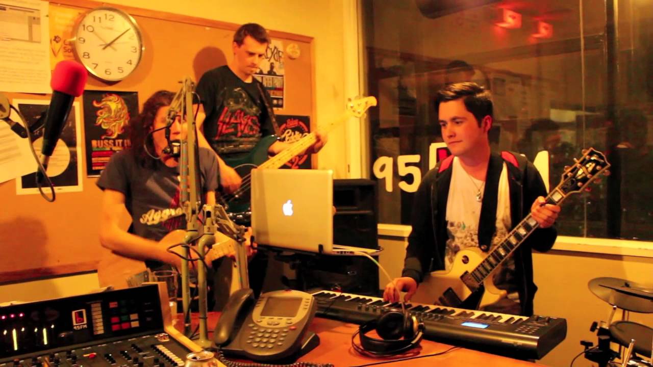 Night Gaunts - Lo Fi, One Mic - Live 95bFM 22/08/12