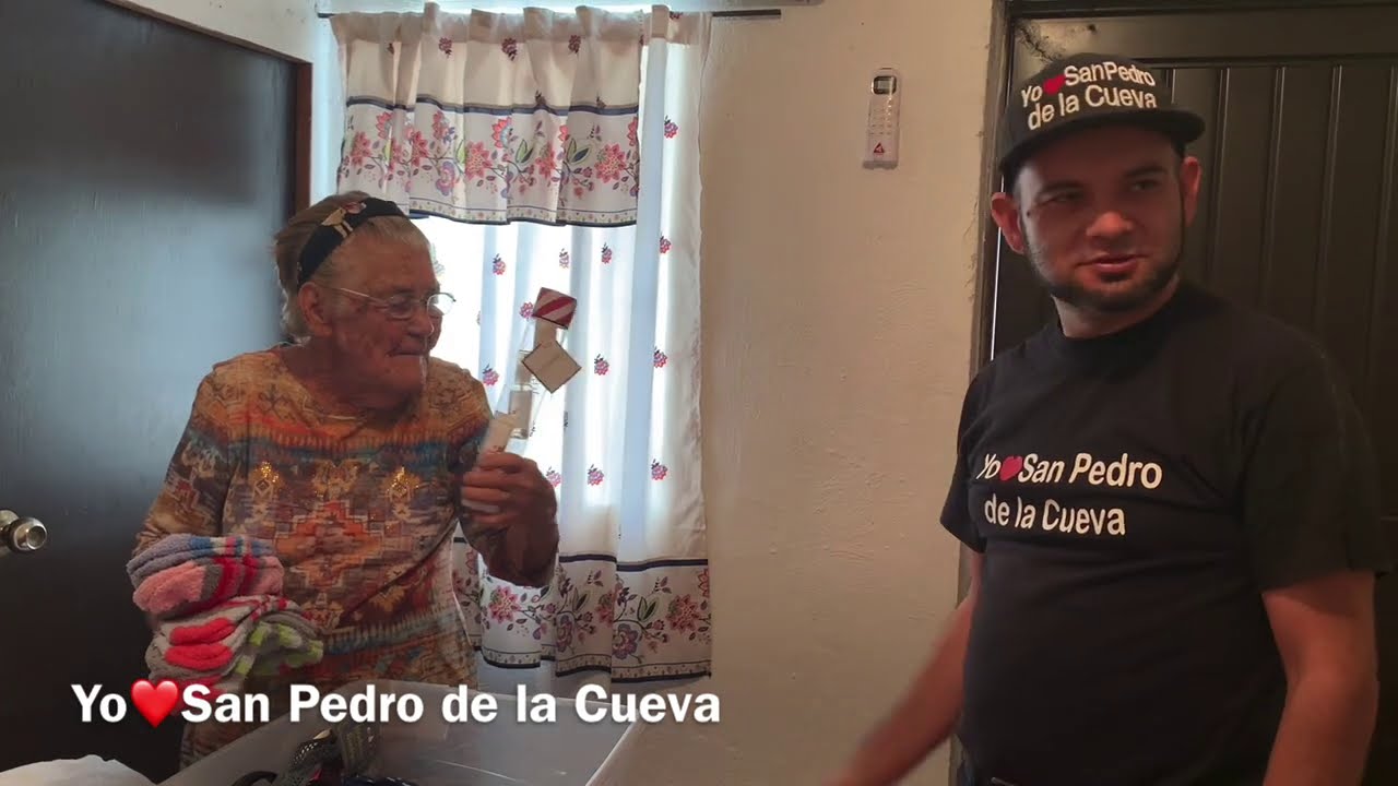 Doña Beba, Don Pancho y Michi reciben regalos desde Tucson Arizona