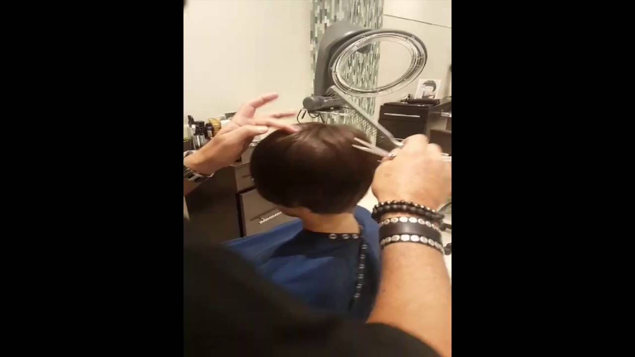 Donald Scott Removes Bulk with the Carving Comb Razor