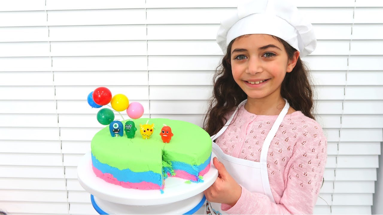 Heidi Pretend Play Make Happy Birthday Sand Cake for Zidane