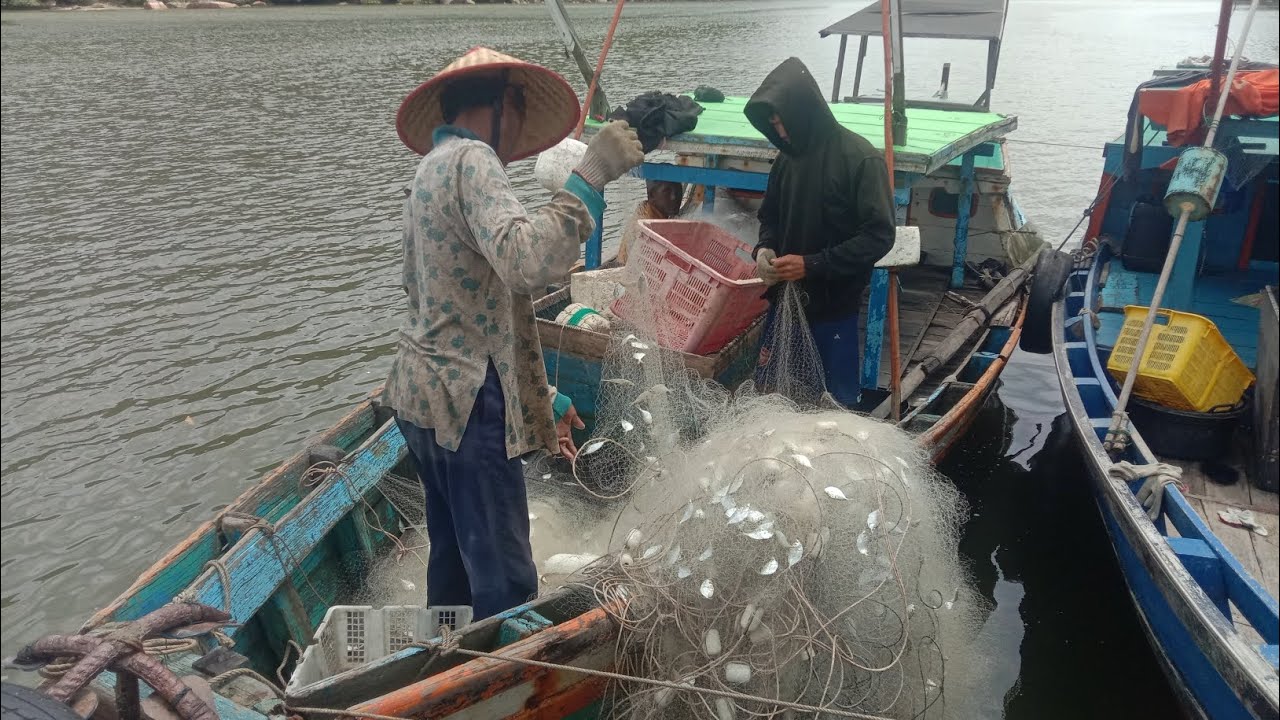 Angin kencang... Menepi di Pulau Penebang Kabupaten Kayong Utara