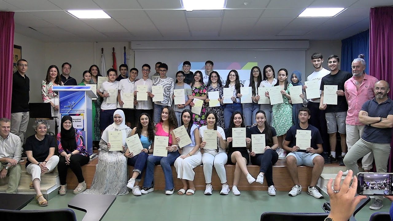 Alumnos del Clara Campoamor reciben sus certificados del programa bilingüe British Council