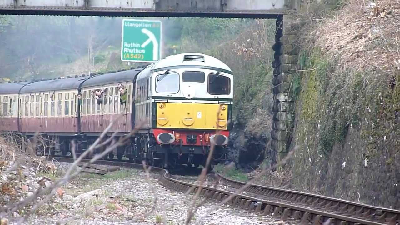 D5310 Departs Berwyn Station. Nice Class 26 Thrash