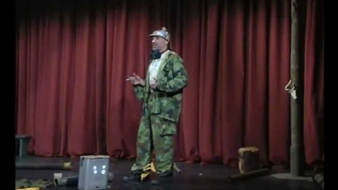 Sam protiv NATO (Cela predstava)