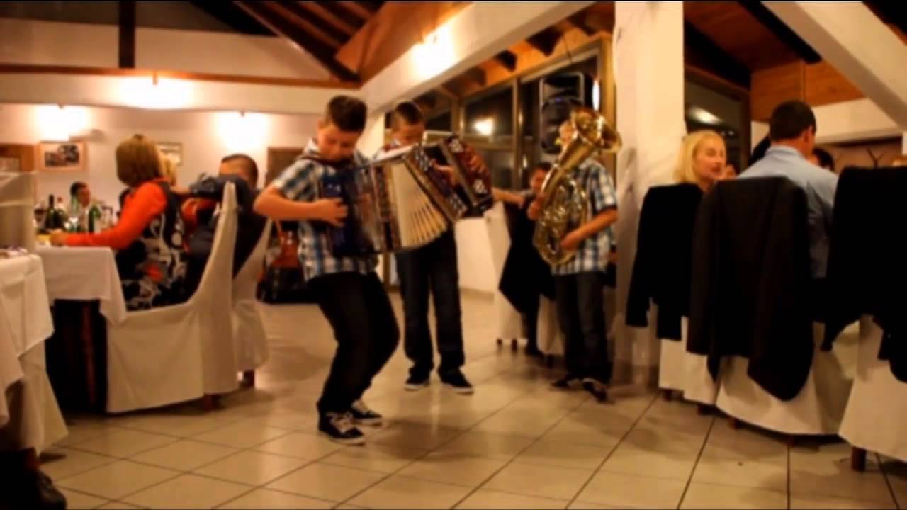 Tapravi gasilci_kot presenečenje na poroki