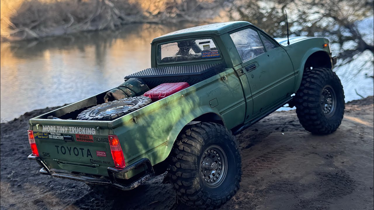 Exploring a scary Trail with my RC4WD TOYOTA #rccrawlers 