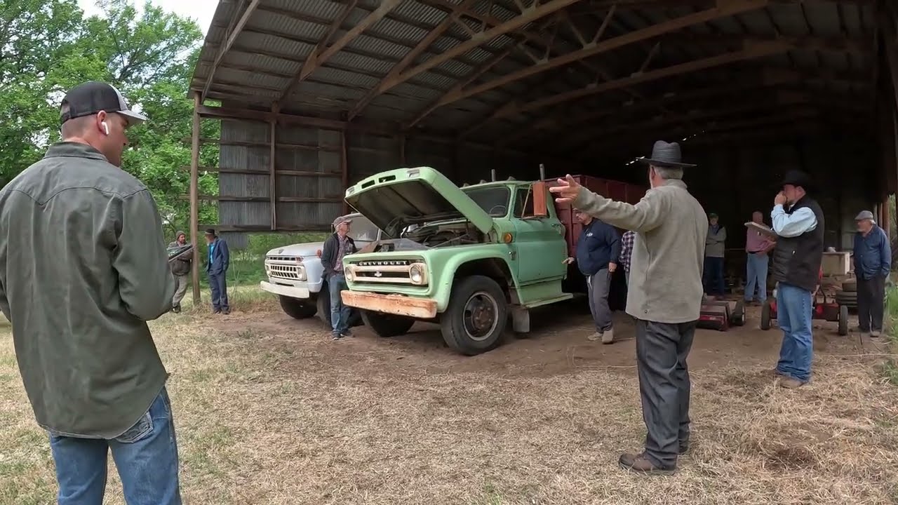 What will I Buy at this SURPRISE Farm Auction? (Unexpected Visitor)