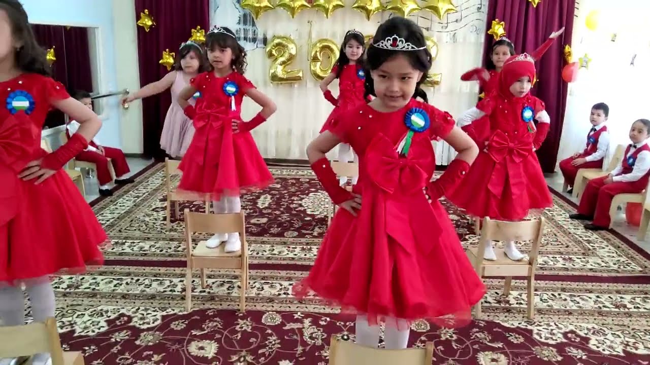 Ustozlar kuniga ajoyib raqs. 