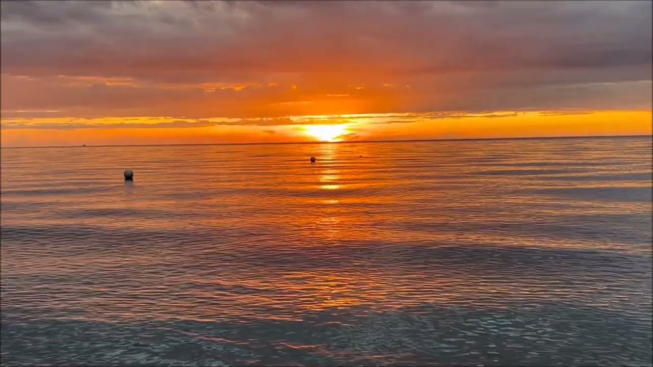 Z&aacute;pad slunce nad Baltsk&yacute;m mořem (Dierhagen, Německo).