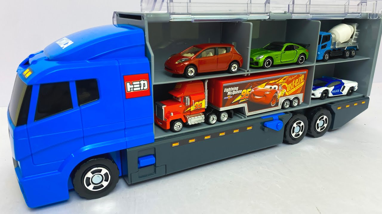 トミカ☆はたらくくるまのトミカのミニカーを開封してコンボイへ収納します！