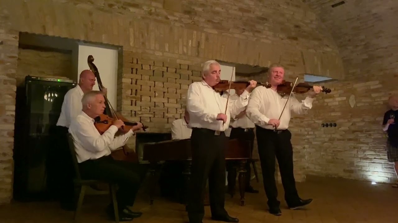 CHATEAU VALTICE - CIMBÁLOVÁ MUZIKA HUSAŘI 11.8.23