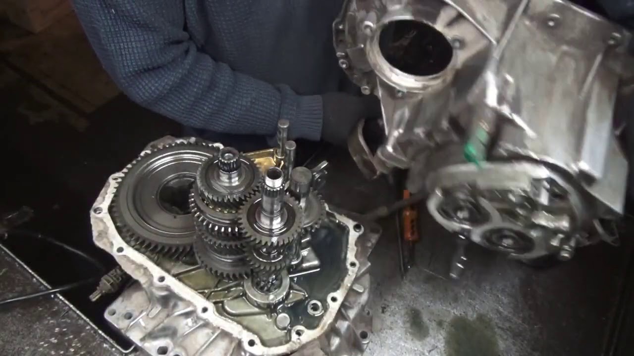 Рено Логан . Ремонт коробки. Советую посмотреть .