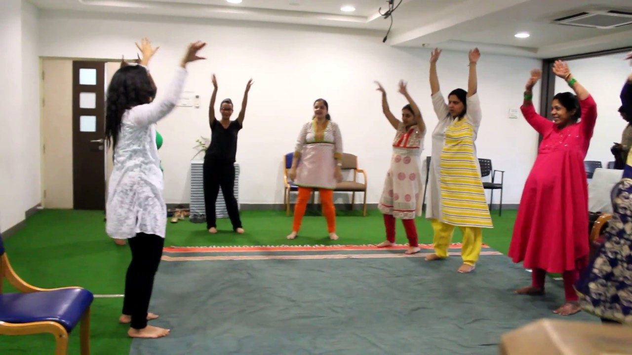 pregnant mommies dancing on humma humma: prenatal belly dance with dr. swati bajaj