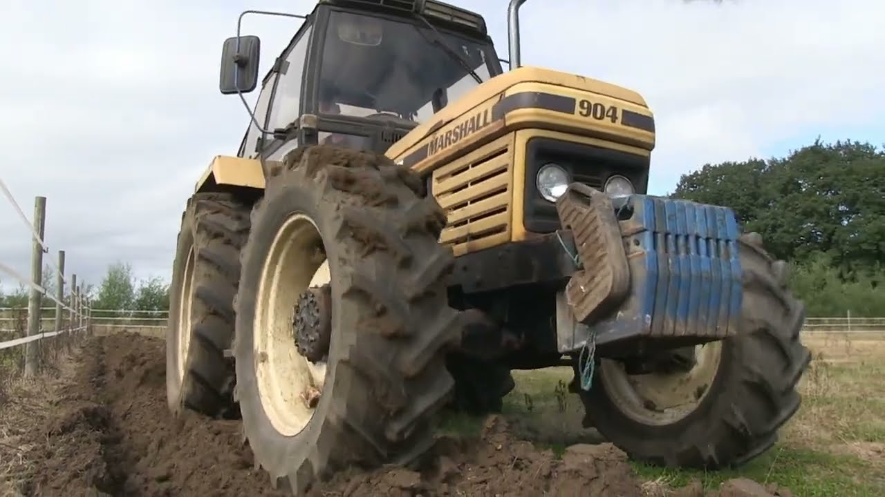 MARSHALL 904XL AND DOWDESWELL PLOUGH