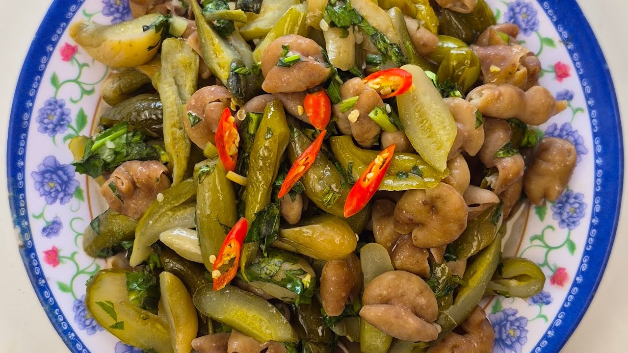  bữa nay ăn Lòng heo xào dưa chua