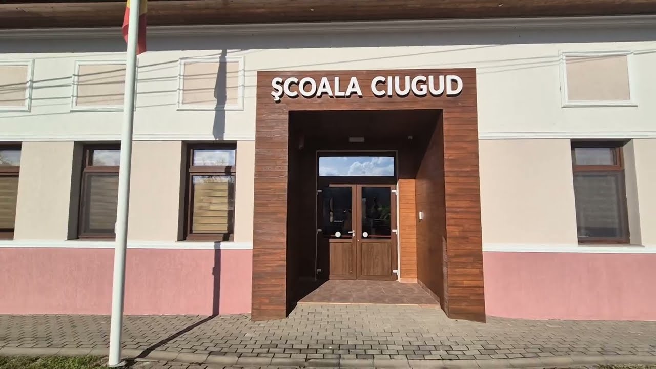 Școala si primăria Ciugud facute cu fonduri europene.