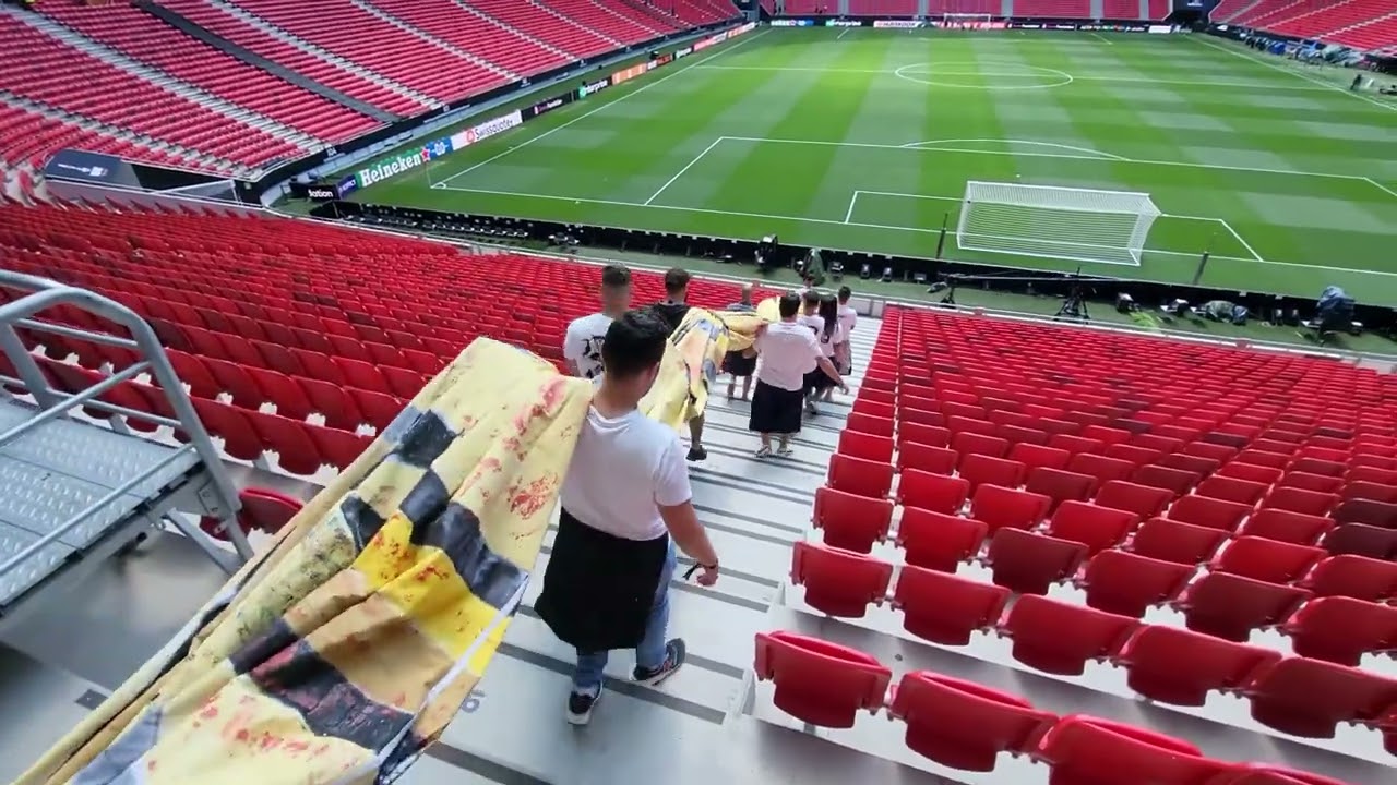 Tifo final Sevilla - Roma. Budapest, 2023