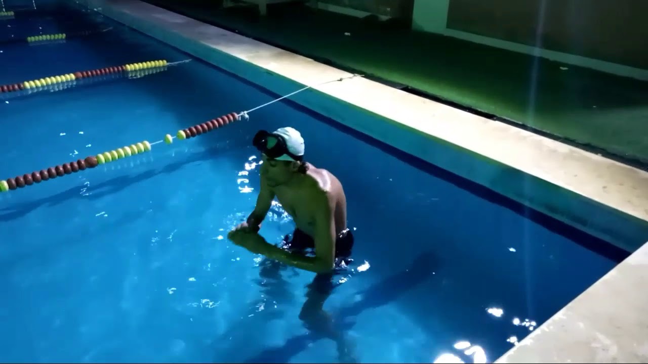 الحلقه الأولي من سباحة الصدر 🏊 -يلا نشوف مع كابتن سامي محمد شرح نظري وعملي (الجزء الاول)