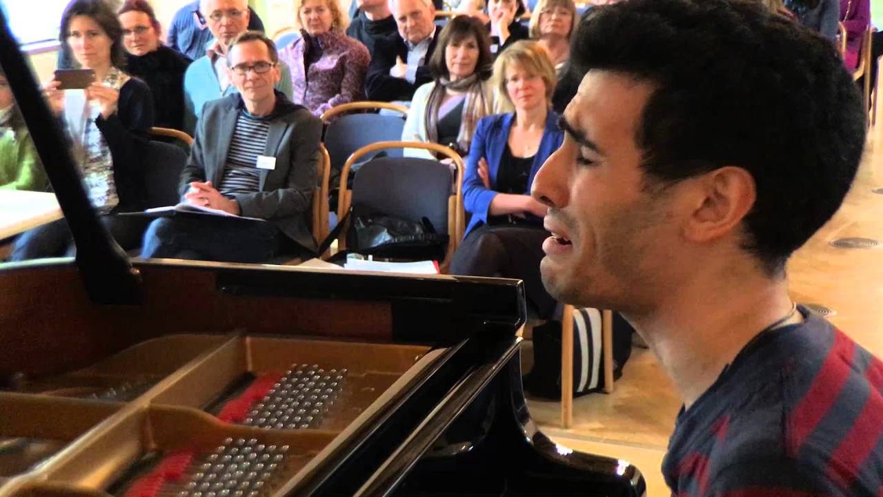 "Pianist aus den Trümmern" - Aeham Ahmad spielt in der Evangelischen Akademie Tutzing