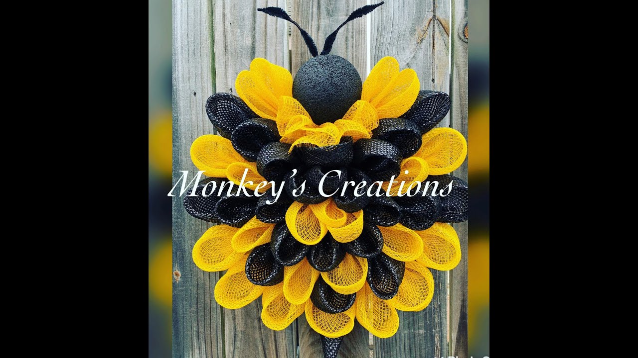 DIY an EASY Bumblebee Wreath #homedecor #spring #springdecor #easydiy