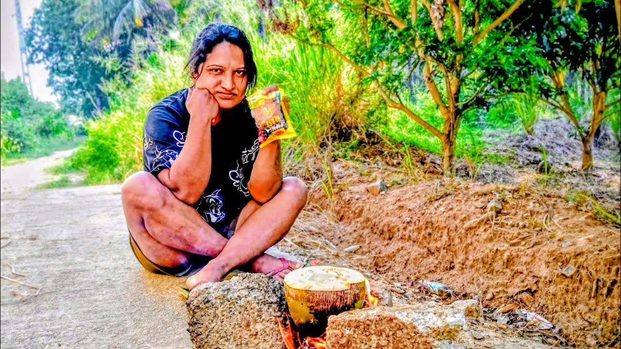    මහ පාරේ ඉඳගෙන නුඩ්ලස් එකක් කුරුම්බා වතුරෙන් හදලා කමු රත්තරං 😶‍🌫️Let,s make astrange dish.🌺💃🤩🌴