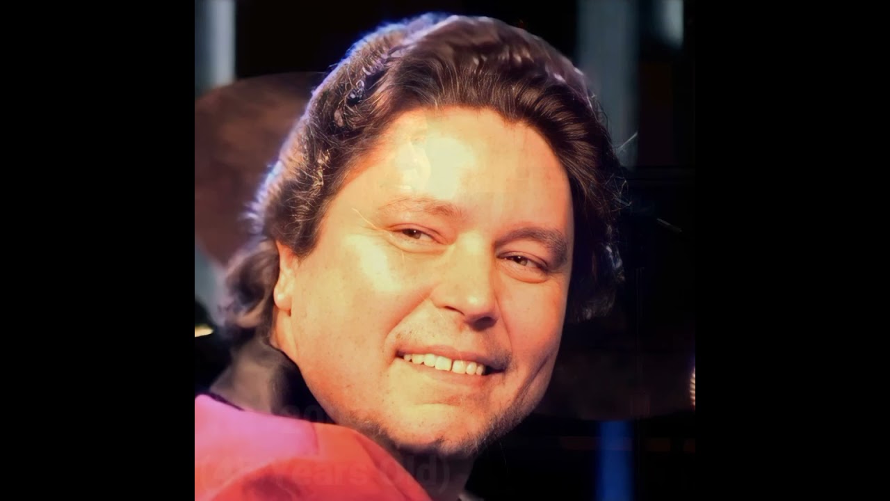 Evolution of singer and pianist Micke Muster. (The link to his story is in the description).
