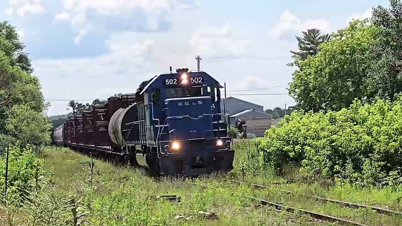 Do Most Railroad Workers HATE Rail-Fans? Why Is That? Most Just Want To See Trains! #trains
