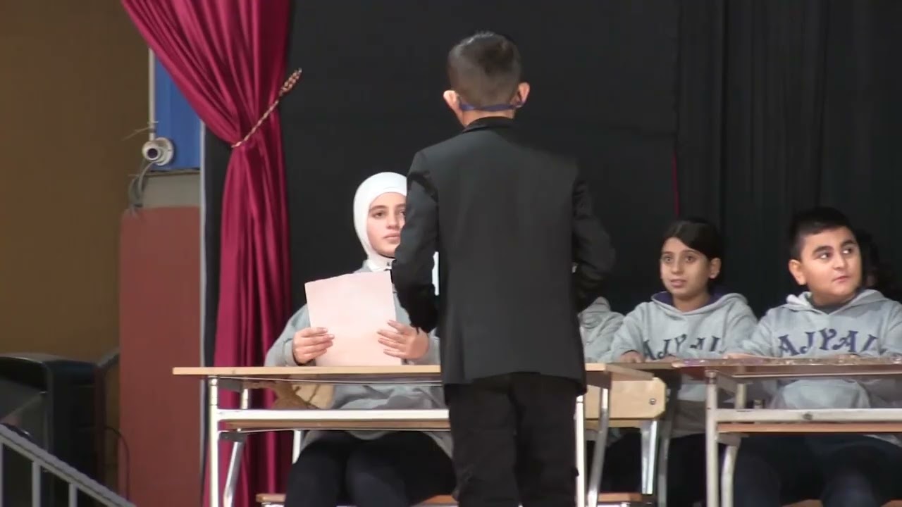 مسرحية حفنة من تراب -   الصف السابع