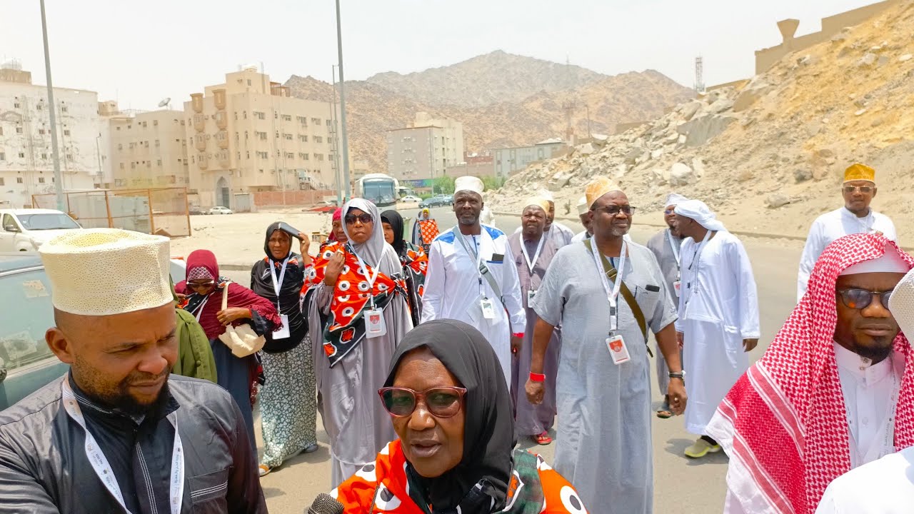 ZIARA MAHUJAJI WA  I TRAVEL HAJJJ KWENDA  GHAR THOUR ENEO ALILOJIFICHA MTUME KUWAKWEPA MAKAFIRI.