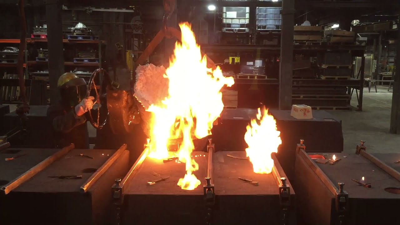 Pouring a 535 Lb Gray Iron Casting