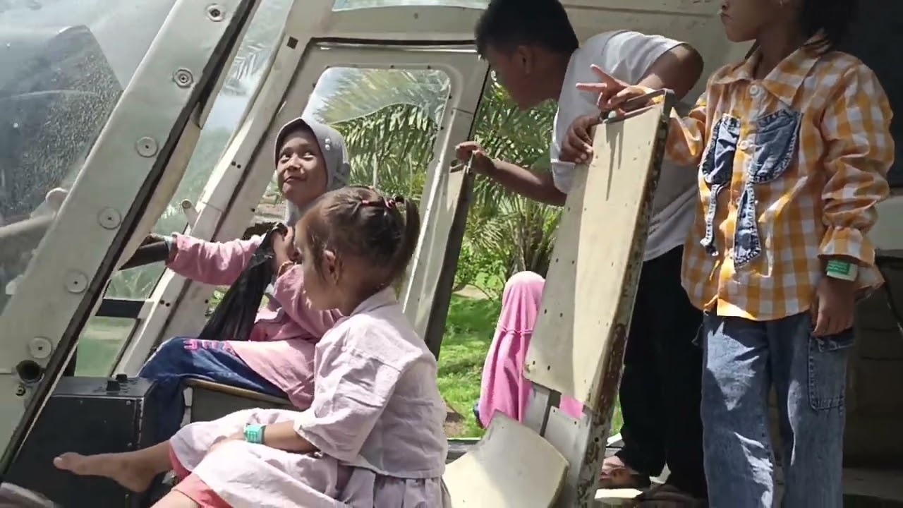 naik HOLLYCOPTER di kebun kurma