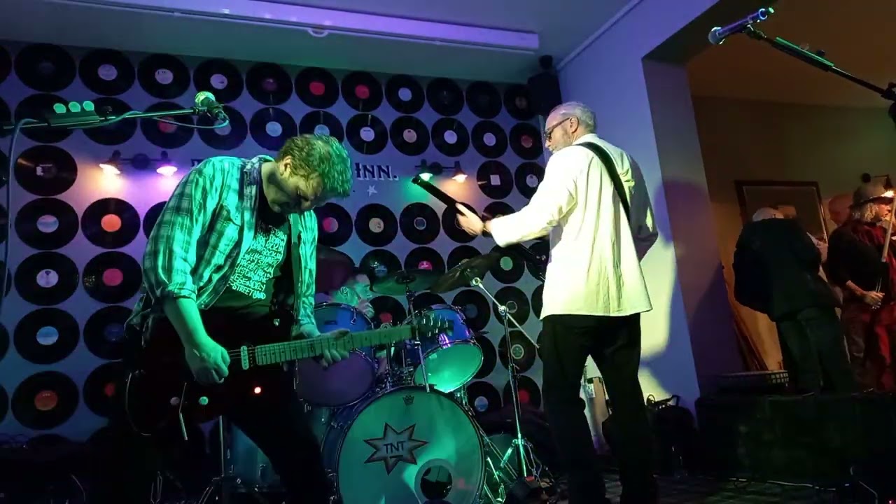 T.N.T. - Ziggy Stardust/Stairway To Heaven (Bowie/Led Zep covers) - The Wrekin Inn - 30-01-2026