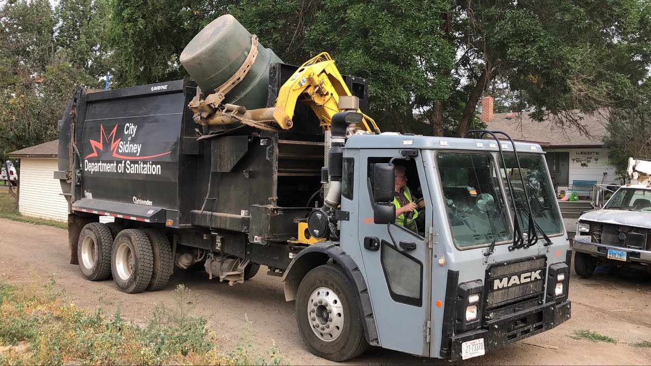 Curbtender Garbage Trucks Collecting 300s In Montana