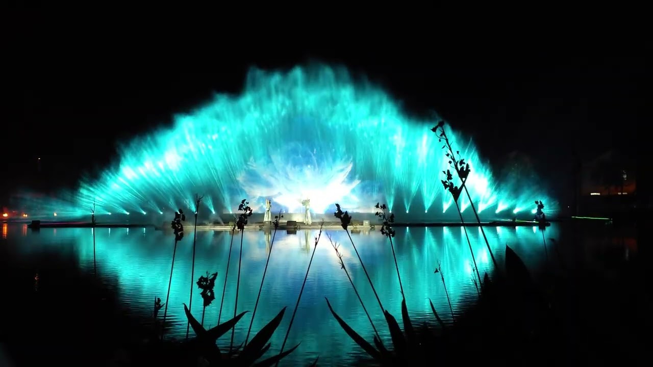 Iron Water Hitting Flowers（中国传统技艺-打铁花 Traditional Chinese Craft - Iron Flower Beating）