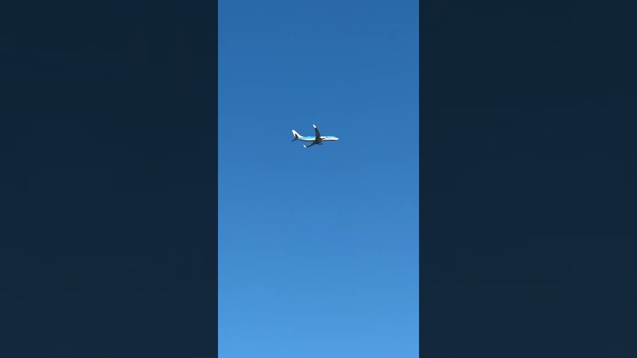 KLM's Boeing 737 takeoff