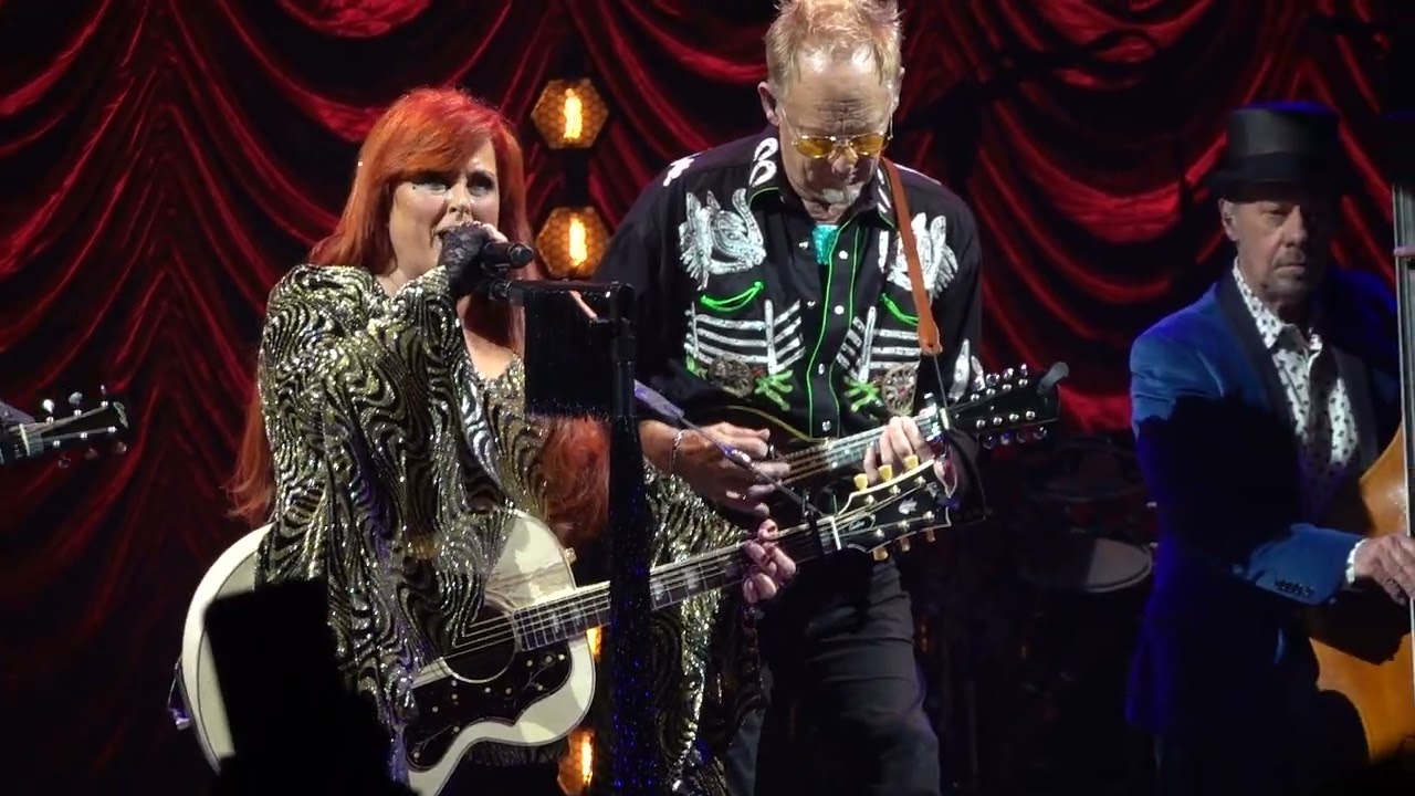 Wynonna Judd and Brandi Carlile - Guardian Angel - The Judds Final Tour 10.1.22 Toledo, Oh