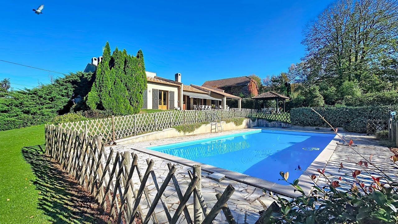 AF27063 - Villa, piscine et tennis / Charming Home with Pool and Tennis Court