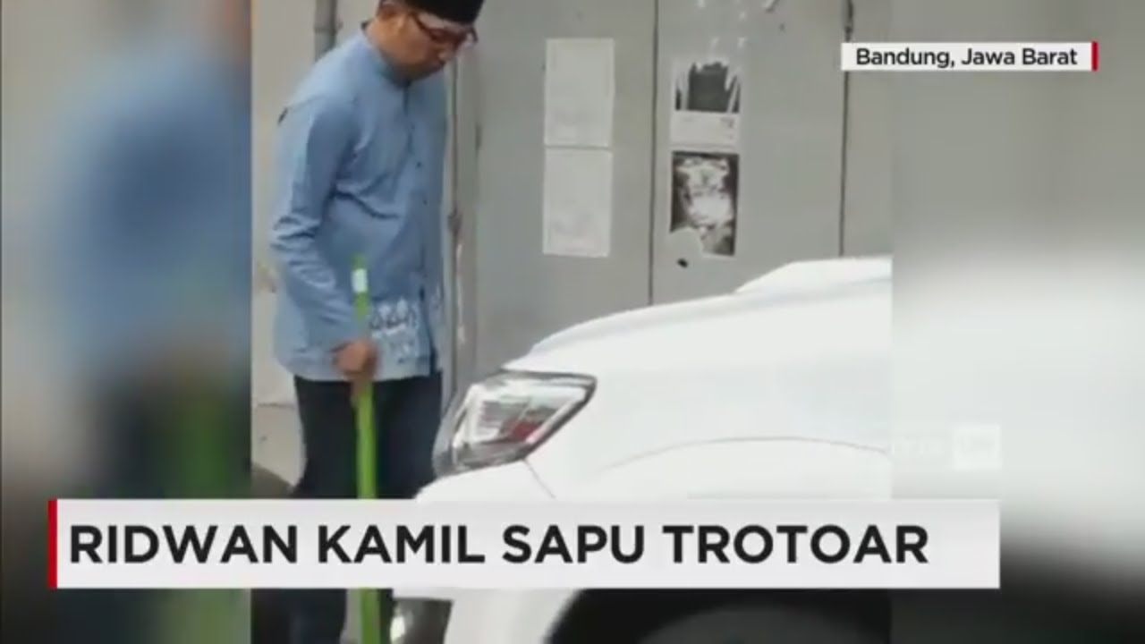 Ridwan Kamil Sapu Trotoar Viral, Ini Tanggapan Kang Emil