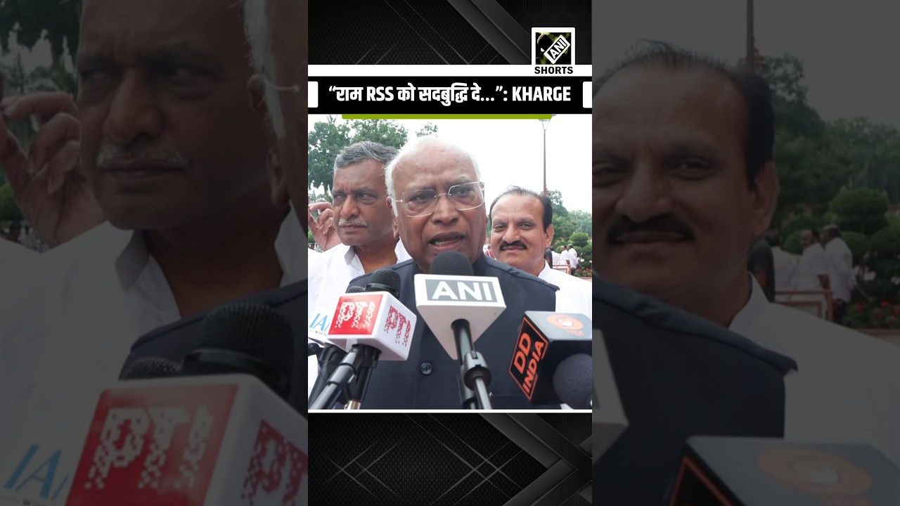 Kharge&rsquo;s sarcastic jibe at RSS after Atul Limaye&rsquo;s &lsquo;anti-national&rsquo; remark over CJP protest