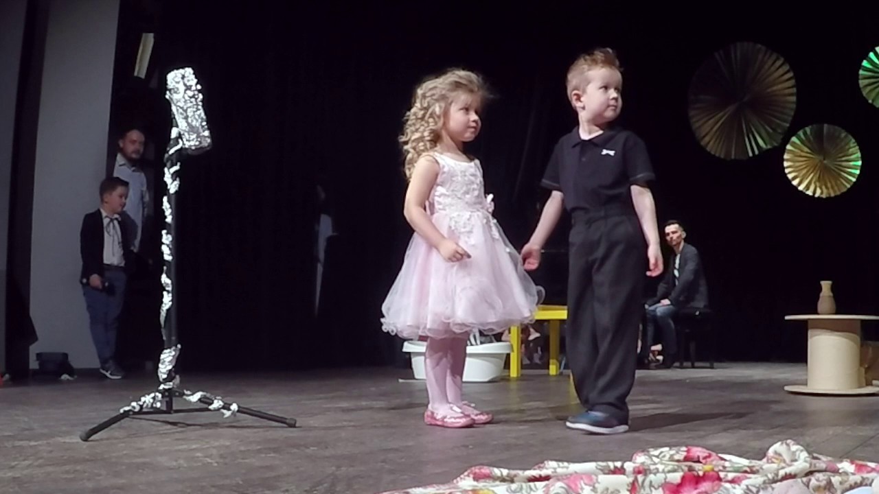 Dirty Dancing Temat filmu: Dirty Dancing w wykonaniu Zuzi Zybińskiej i Piotrusia Kucharskiego.