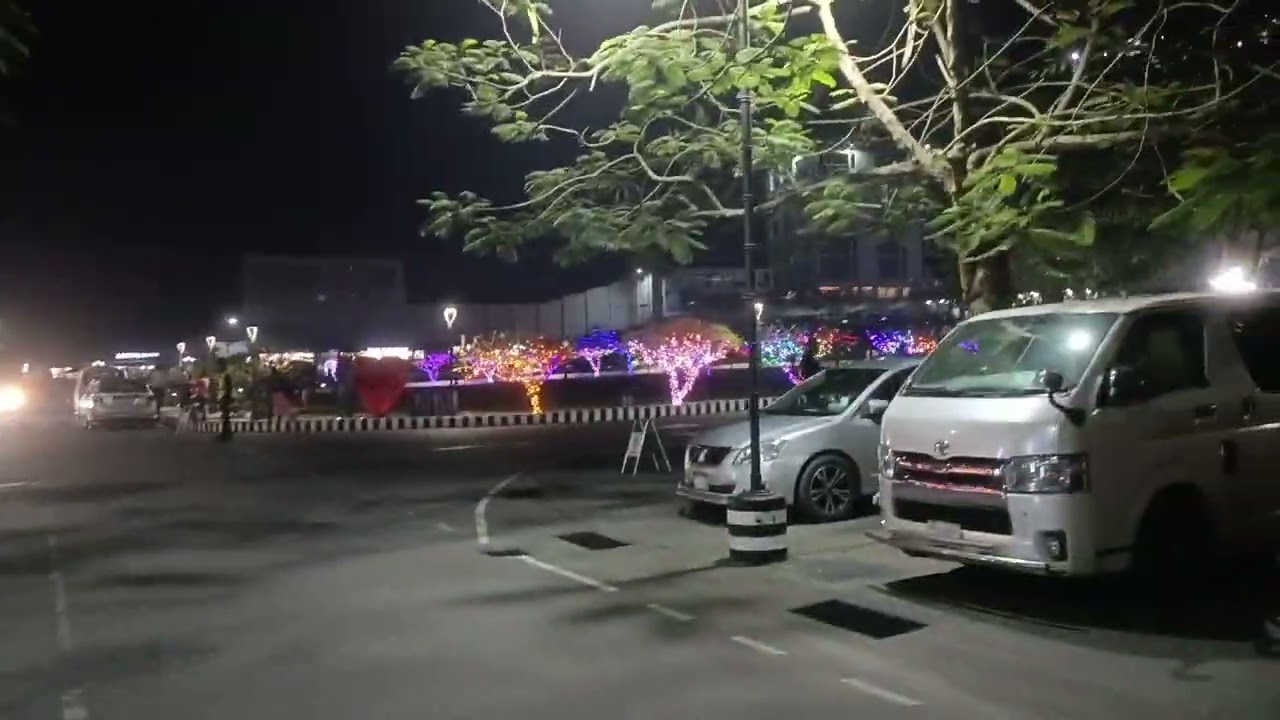 মম ইন এর রাতের দৃশ্য, বগুড়া। 